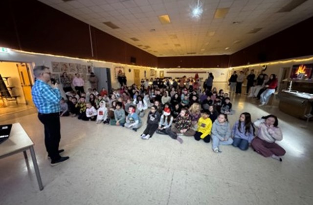 Rithöfundurinn Gunnar Helgason heillaði nemendur með nýrri bók