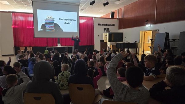 Ævar vísindamaður gladdi nemendur  