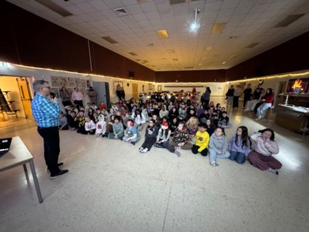 Rithöfundurinn Gunnar Helgason heillaði nemendur með nýrri bók